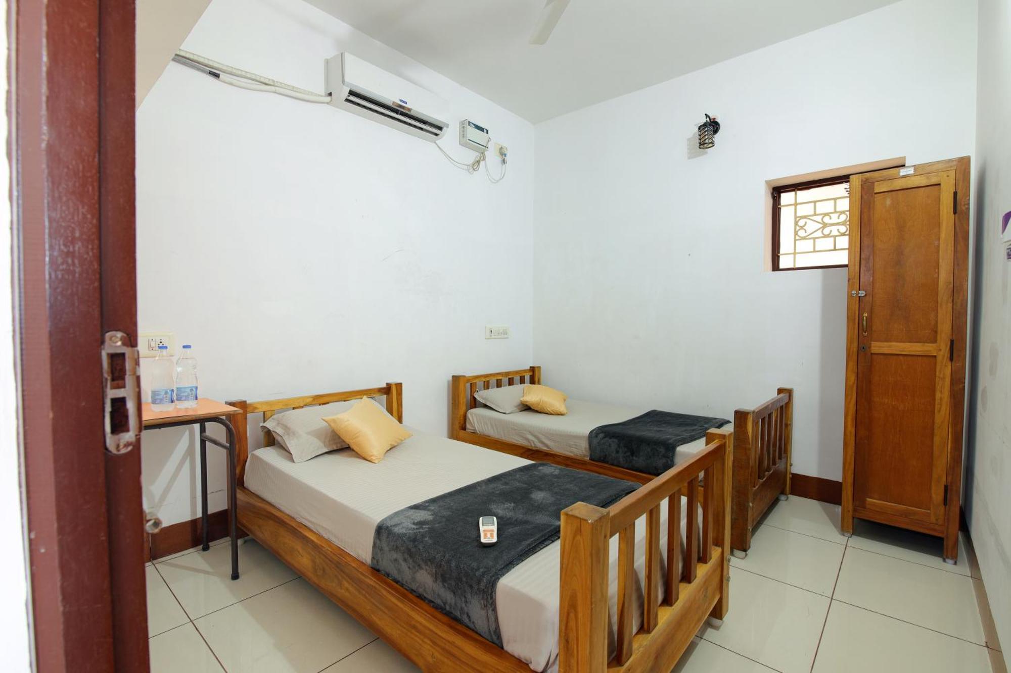 Manora Residency Hotell Pondicherry Exteriör bild