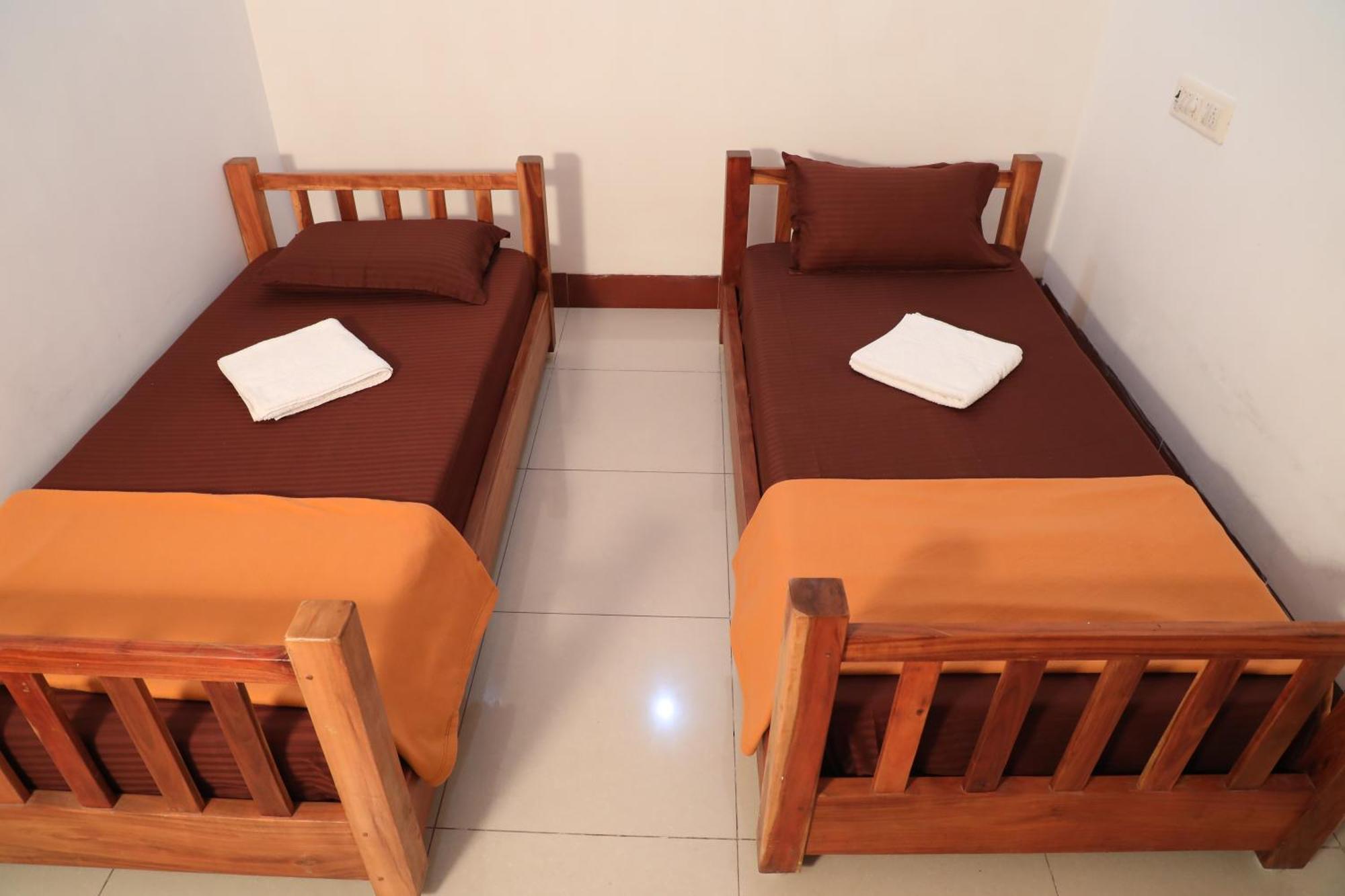 Manora Residency Hotell Pondicherry Exteriör bild