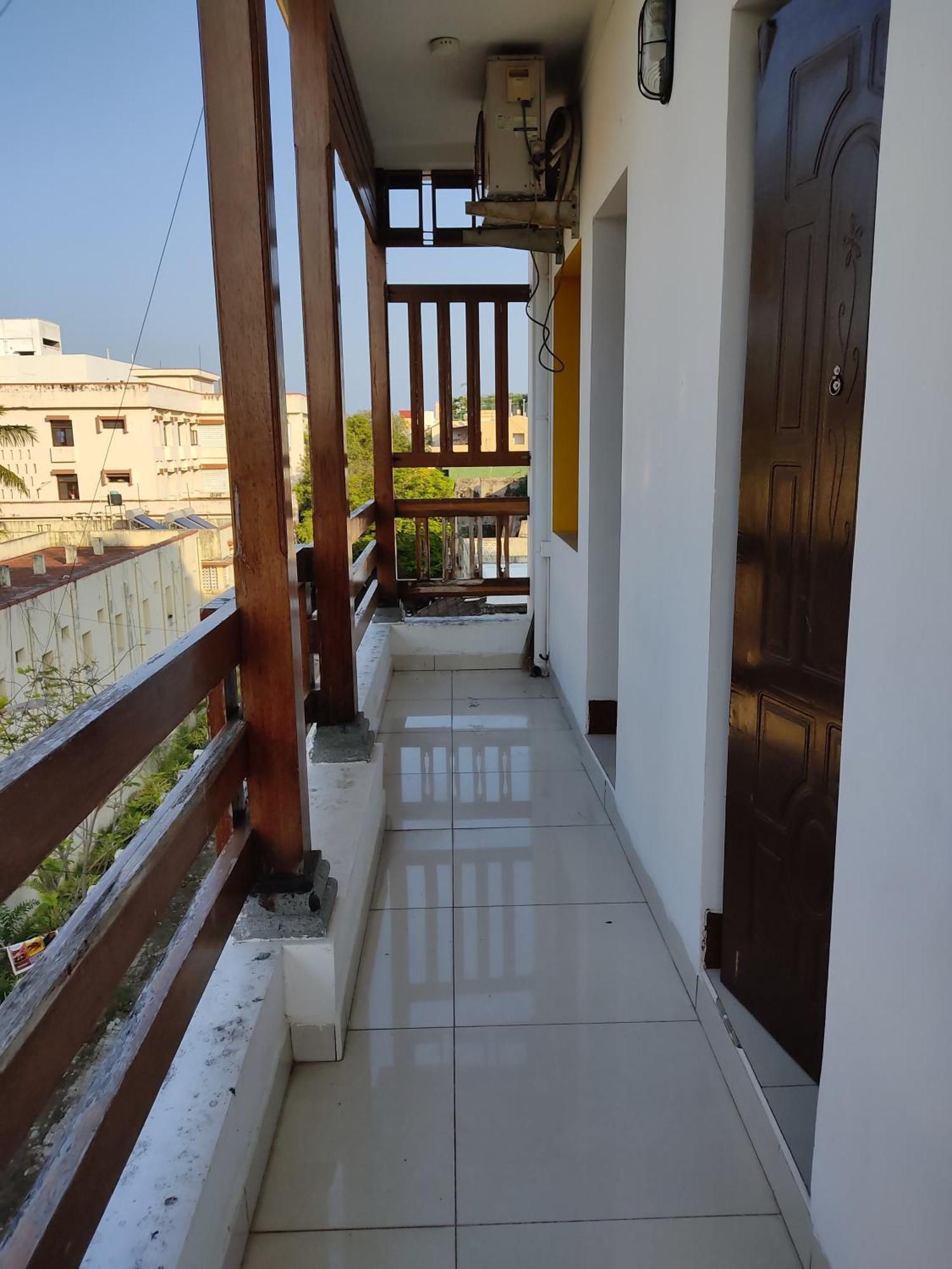 Manora Residency Hotell Pondicherry Exteriör bild
