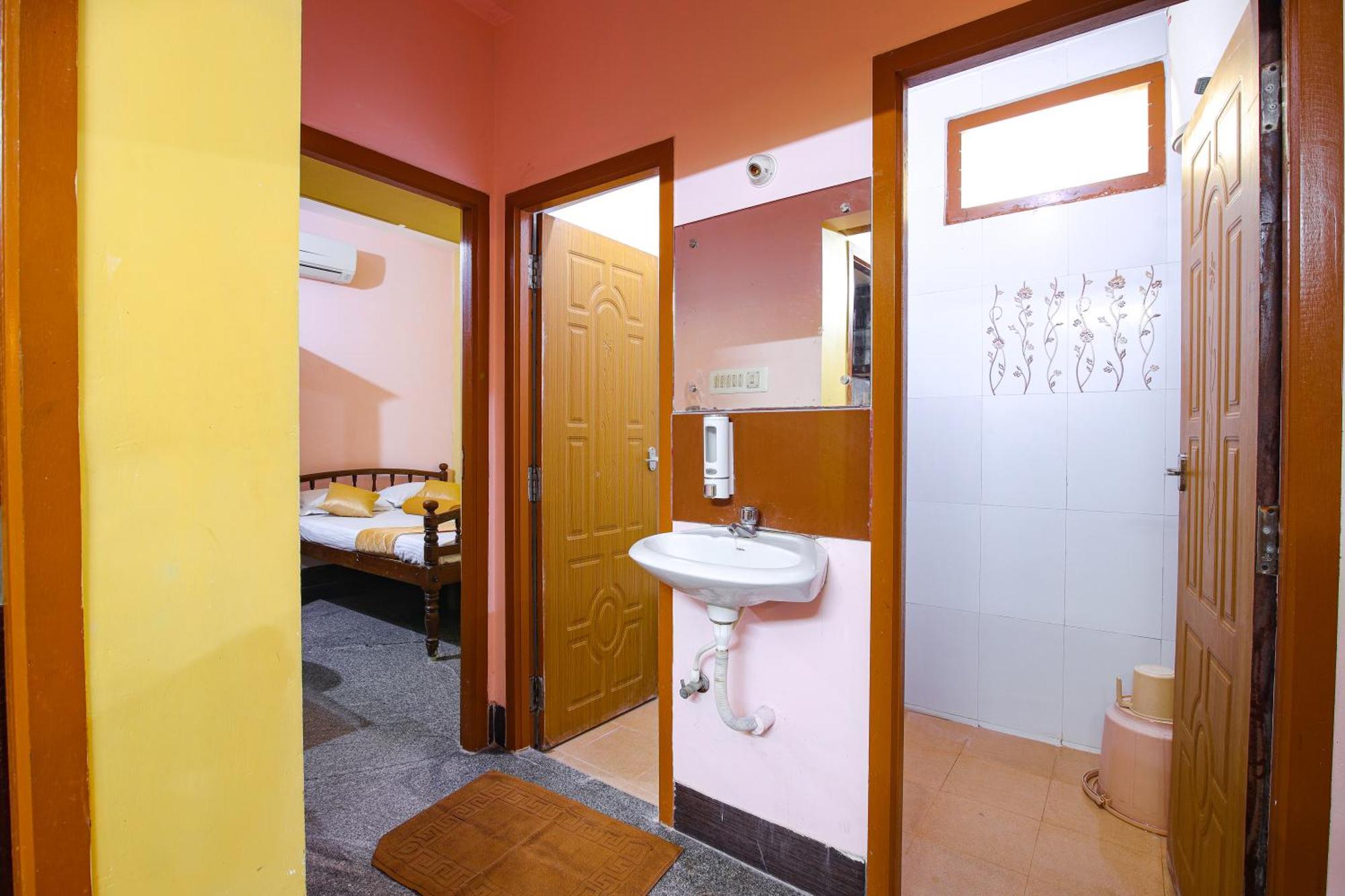 Manora Residency Hotell Pondicherry Exteriör bild
